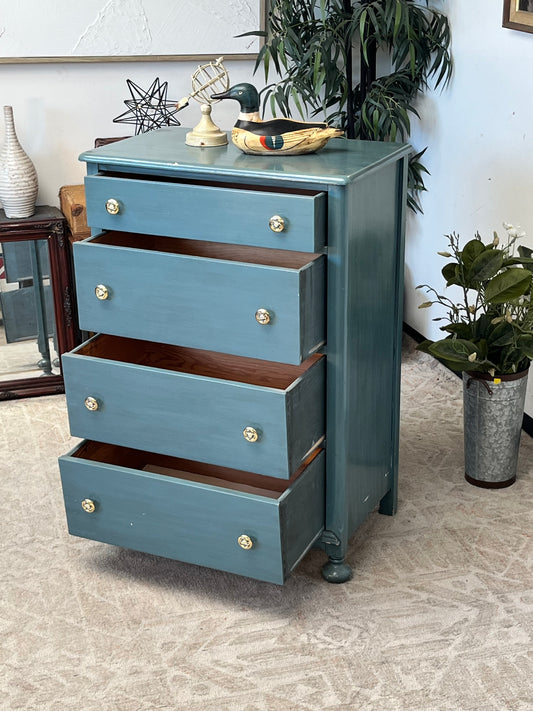 Traditional Style 4-Drawer Blue Dresser