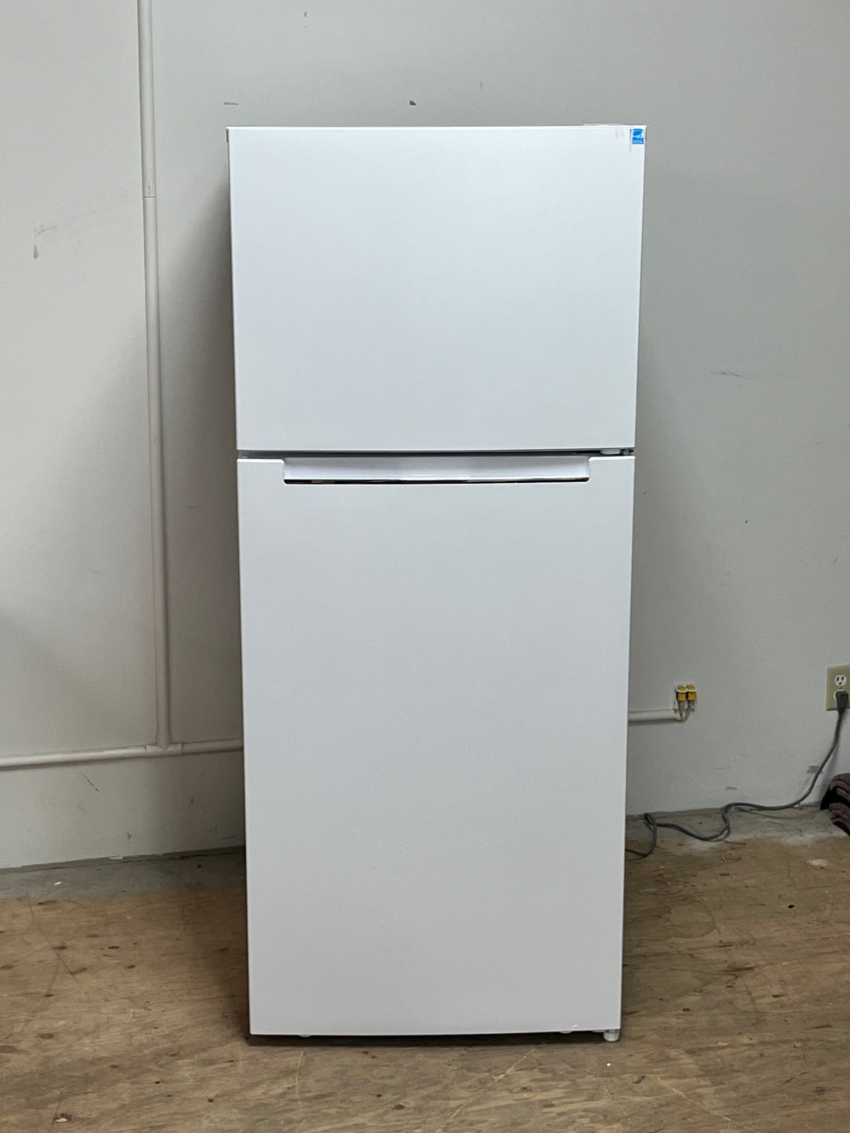 Element Appliance 17.6 Cu. Ft. Top Freezer Refrigerator White