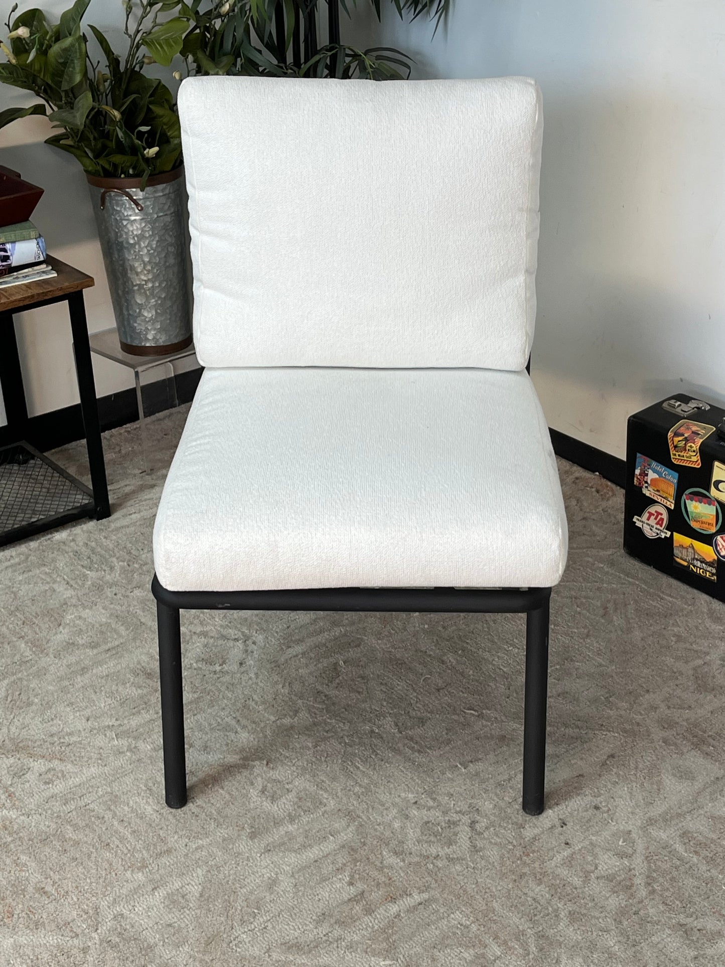 Kreiss Outdoor Modern Chair with White Cushions