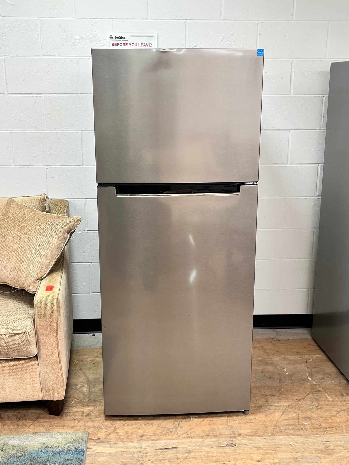 Element Appliance Refrigerator - Front Dent