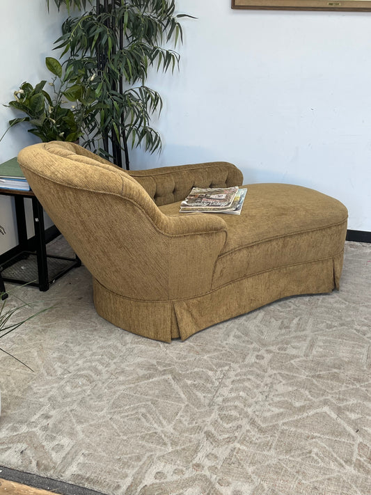 Tufted Traditional Style Right Arm Chaise