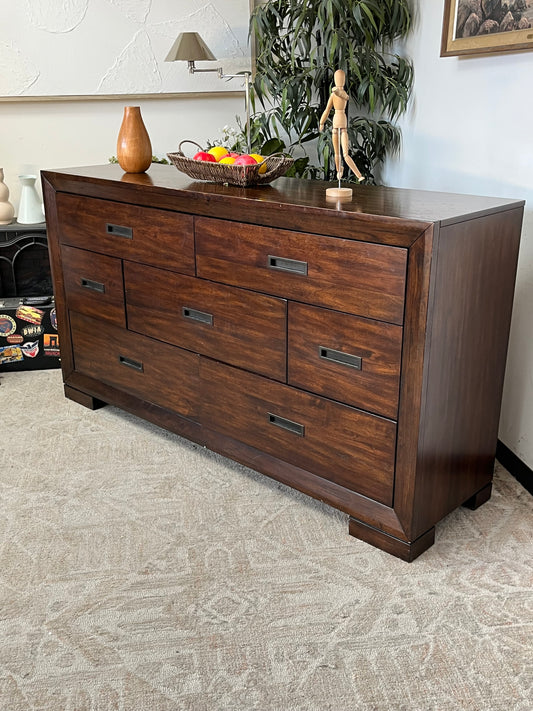 Modern Style Brown 7-Drawer Dresser