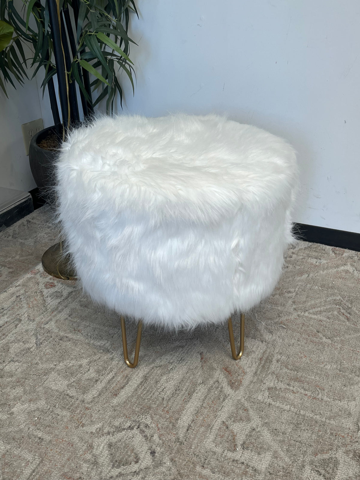 Fuzzy White Ottoman – SAN GABRIEL VALLEY HABITAT FOR HUMANITY