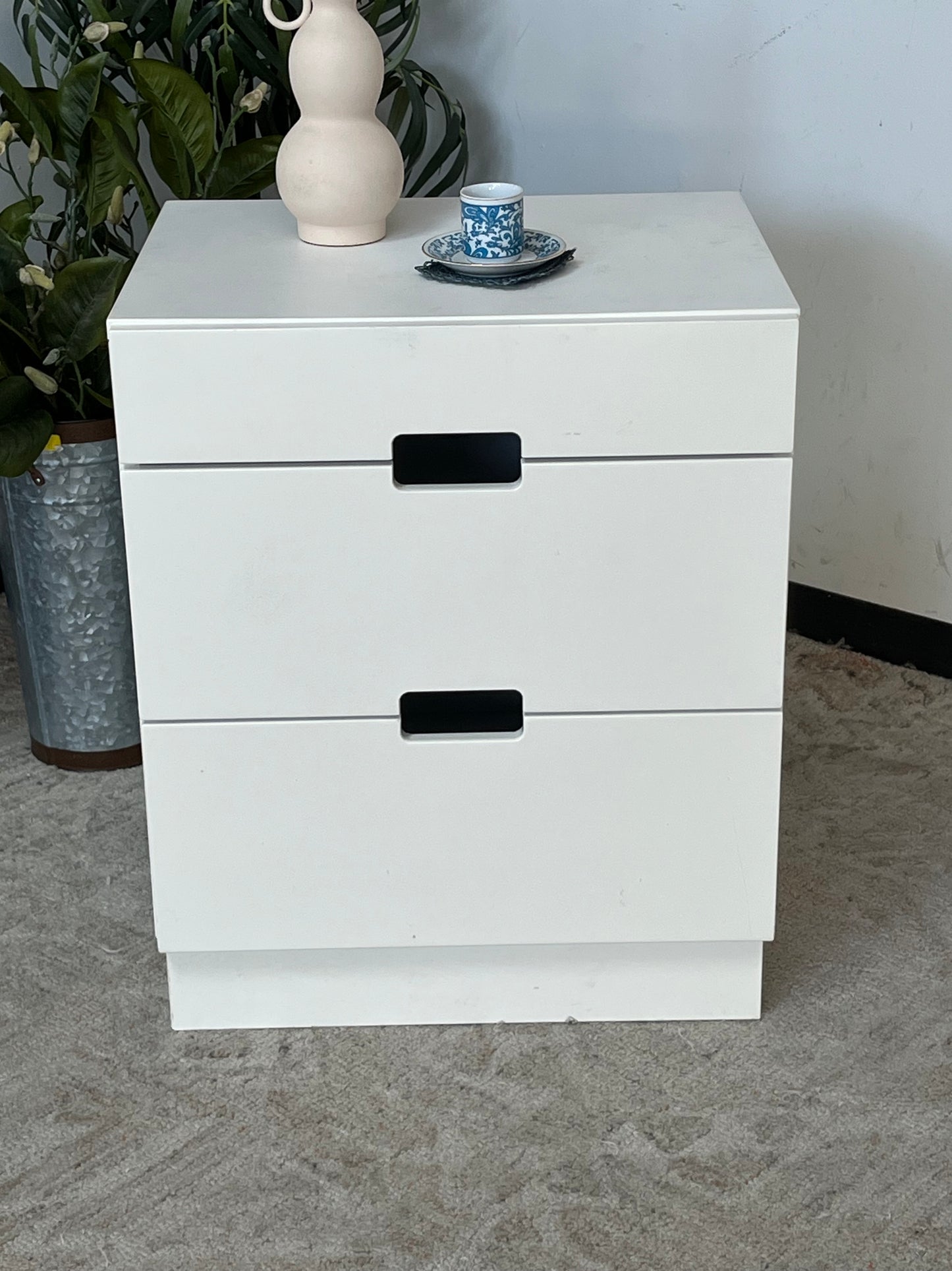 Modern White 2-Drawer Nightstand