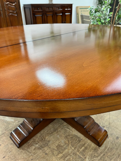 Traditional Style Round Dining Table
