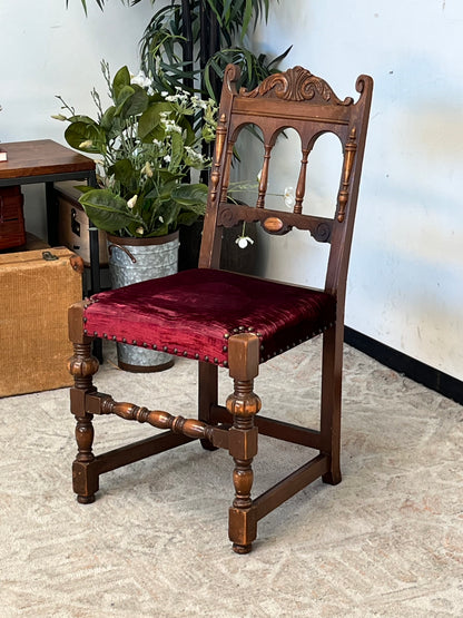 Traditional Gothic Style Dining Chair