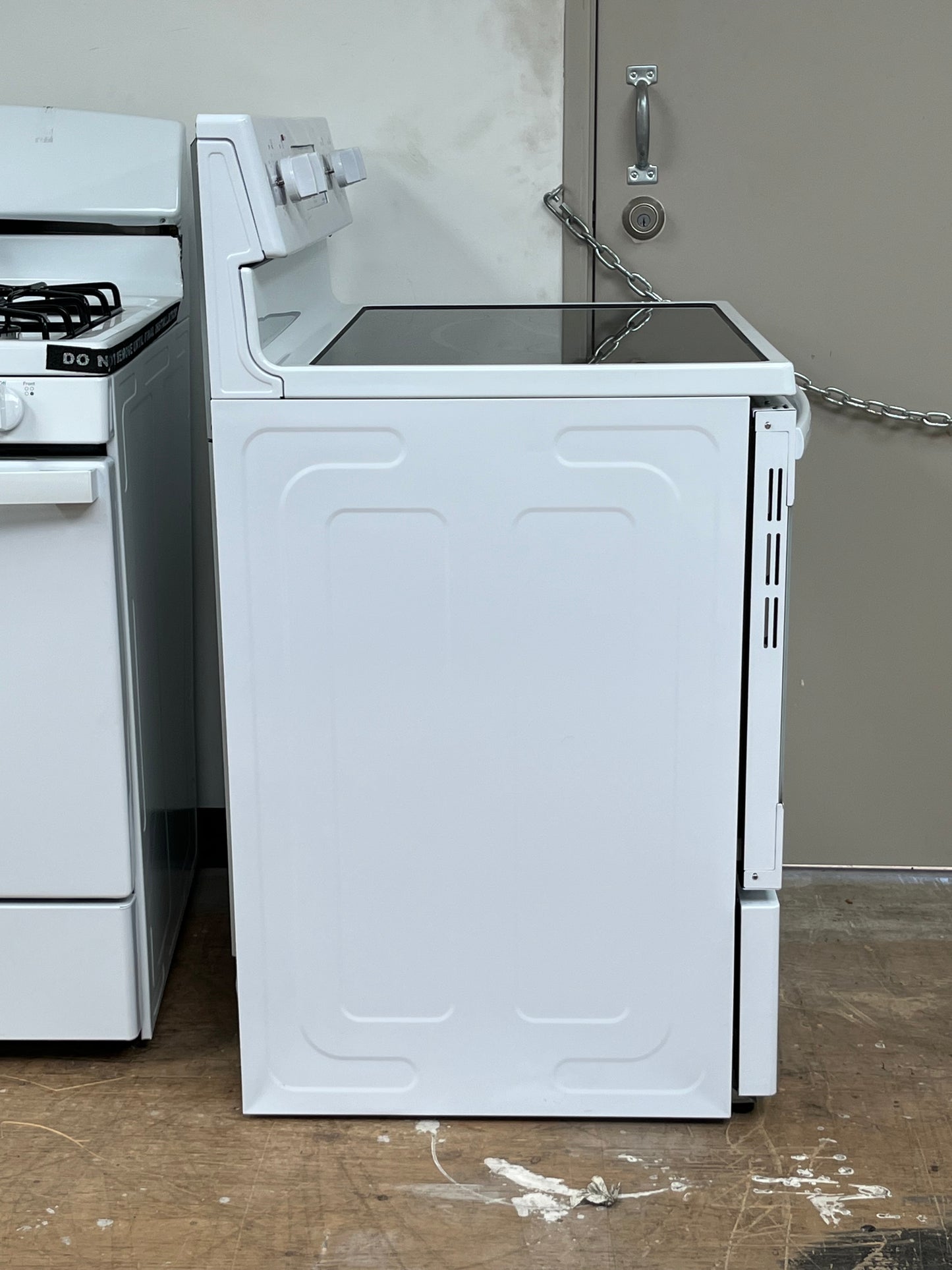 Seasons® 5.2 Cu. Ft. Freestanding  White Electric Range- Minor Dent