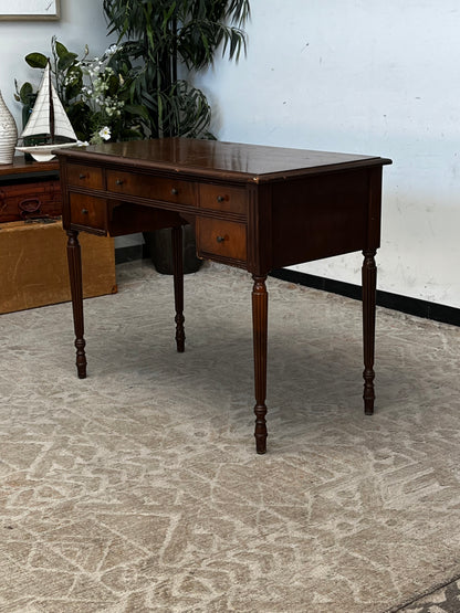 Traditional Style 5-Drawer Desk