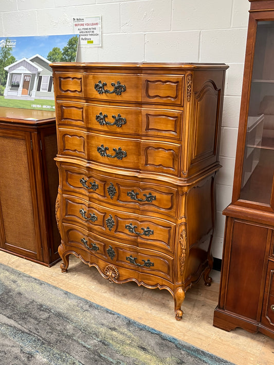 Traditional Style Ornate 6-Drawer Dresser
