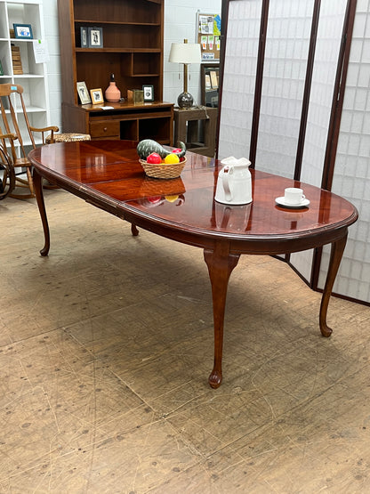 Queen Anne Style Oval Dining Table