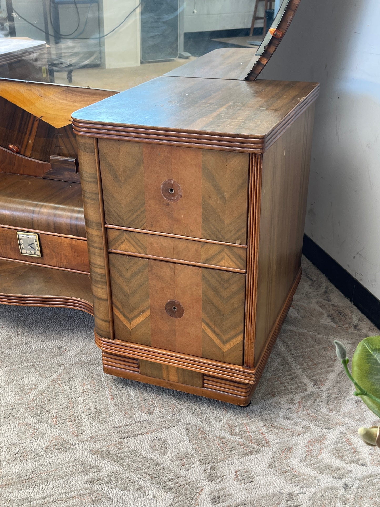 Art Deco Vintage Vanity w/ Mirror