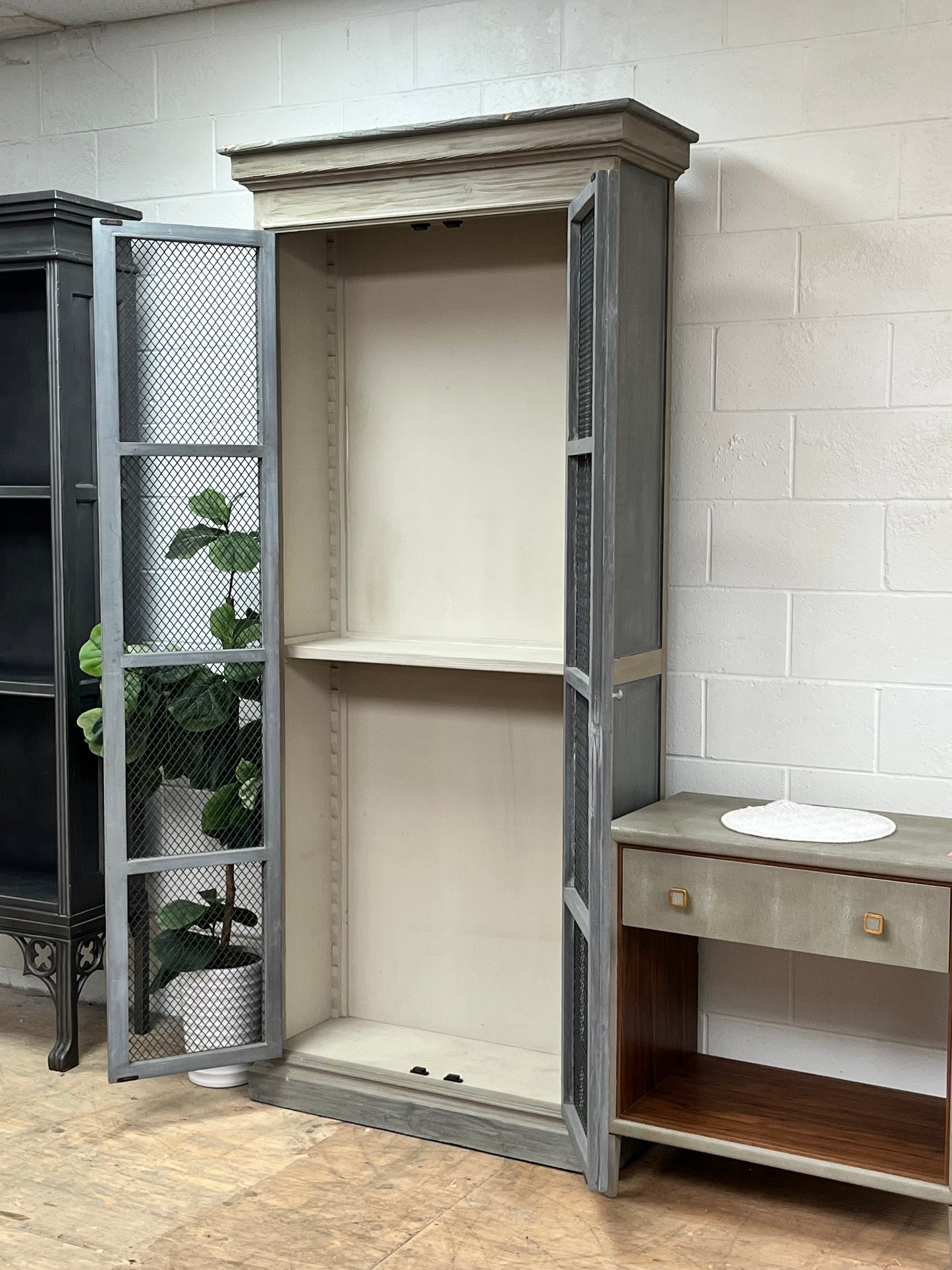 Modern Farmhouse Style 91" Cabinet