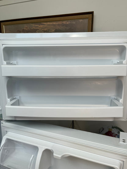 GE 17.5 cu. ft. Top Freezer Refrigerator in White