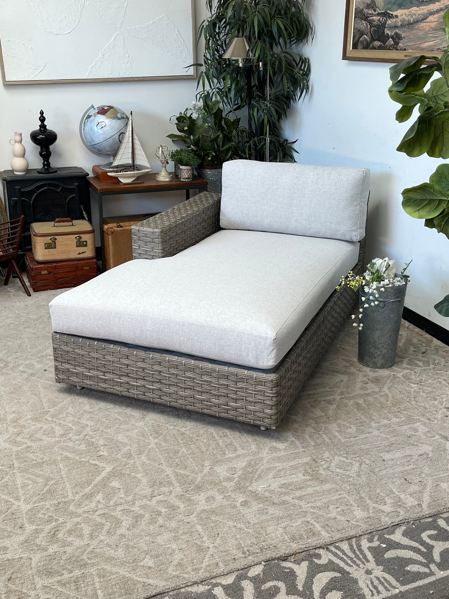 Outdoor Modern Chaise Lounge