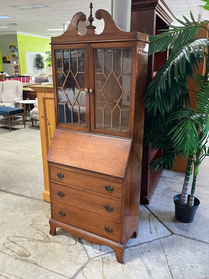 Traditional Style China Cabinet