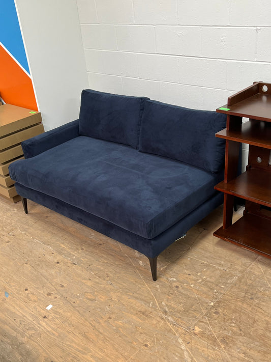 Modern Right-Arm Lounge Seat