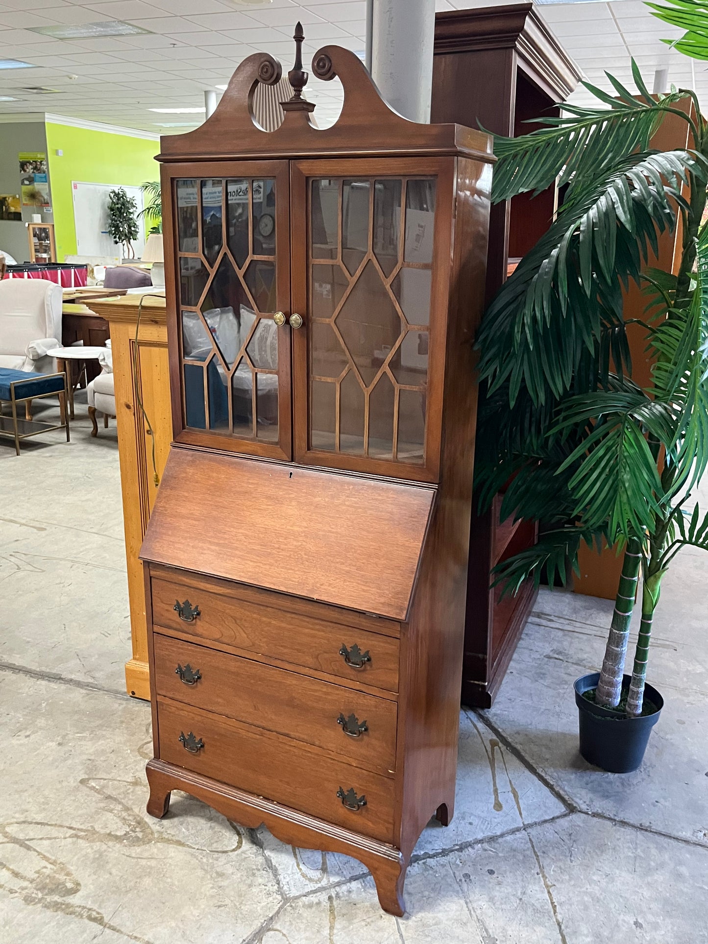 Traditional Style China Cabinet