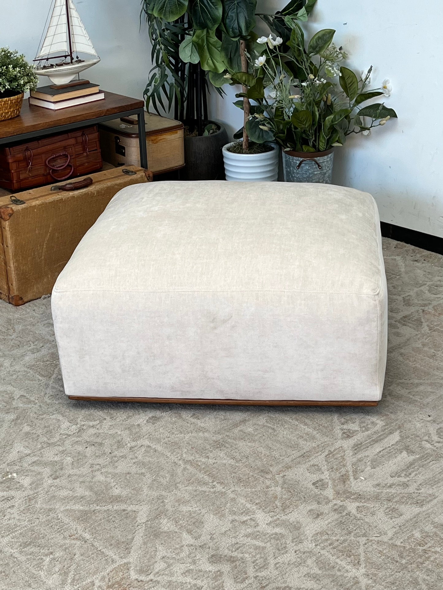 Modern 34" Linen Ottoman