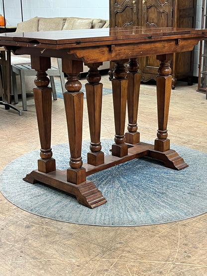 Farmhouse Style Expandable Table