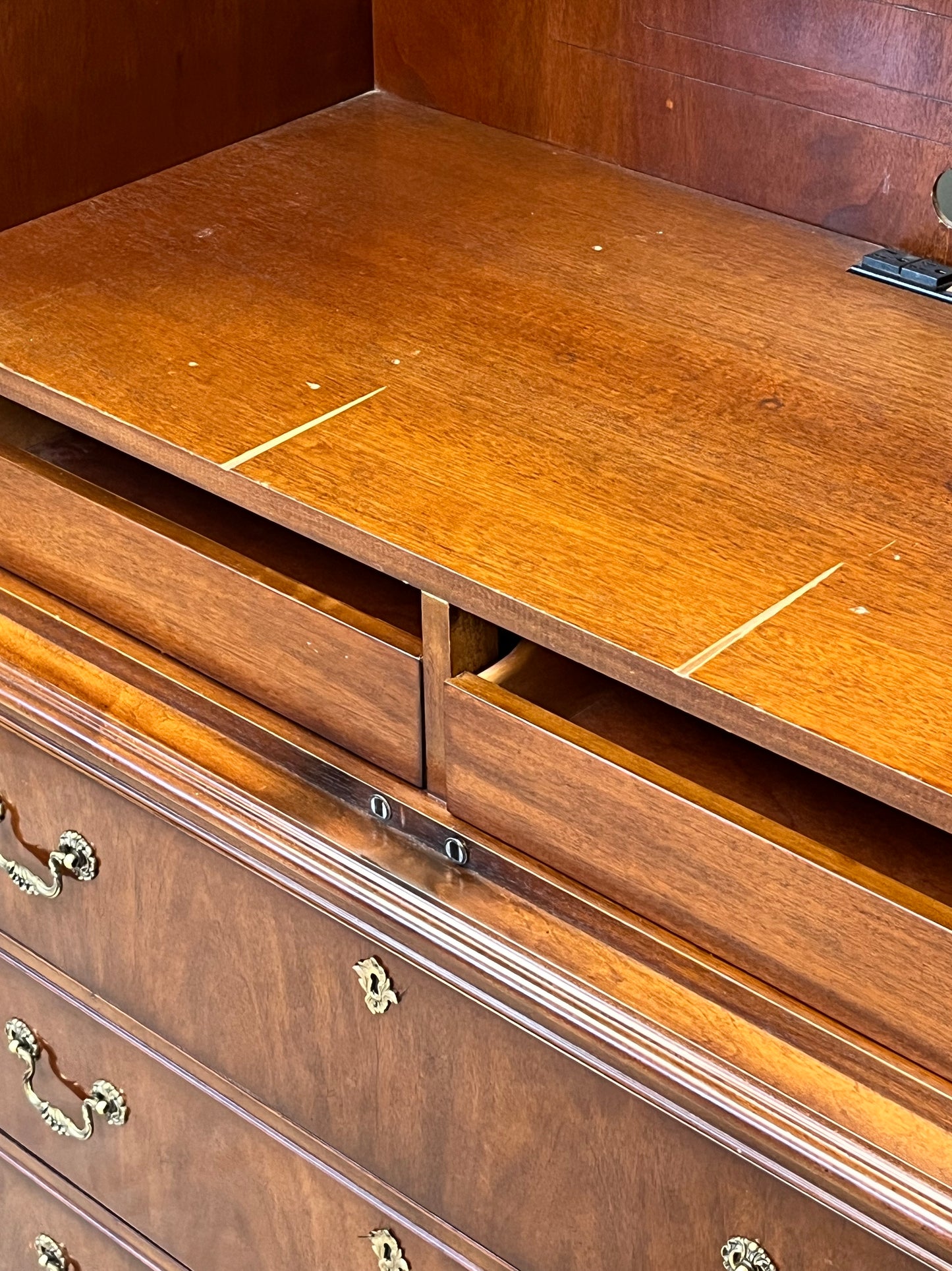 Drexel Vintage Traditional Devoncourt Armoire Wardrobe Closet