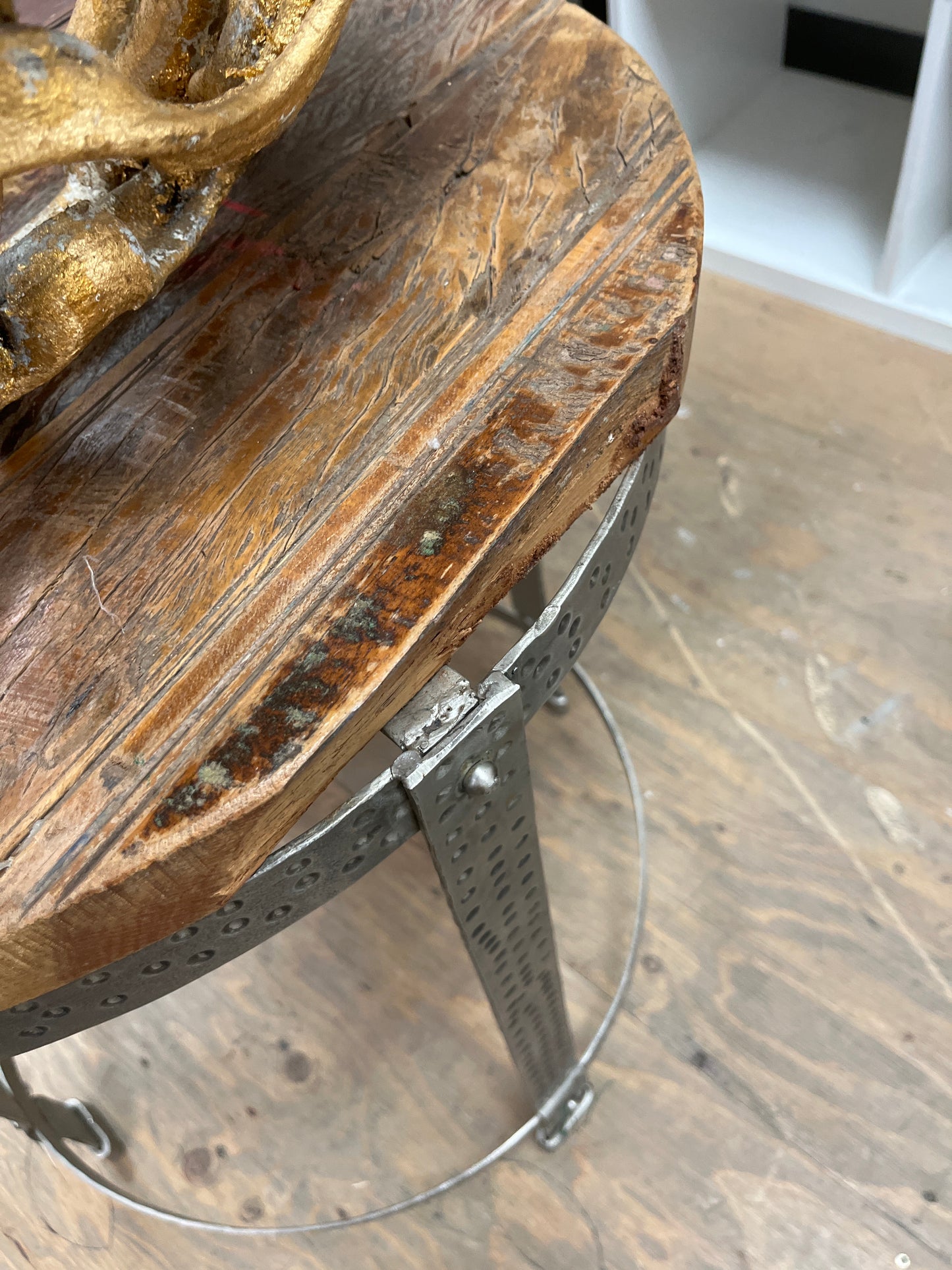 Rustic Style Round Side Table