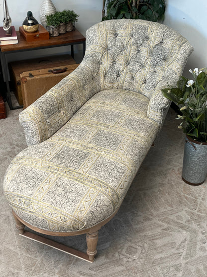 Modern Right-Arm Chaise Lounge