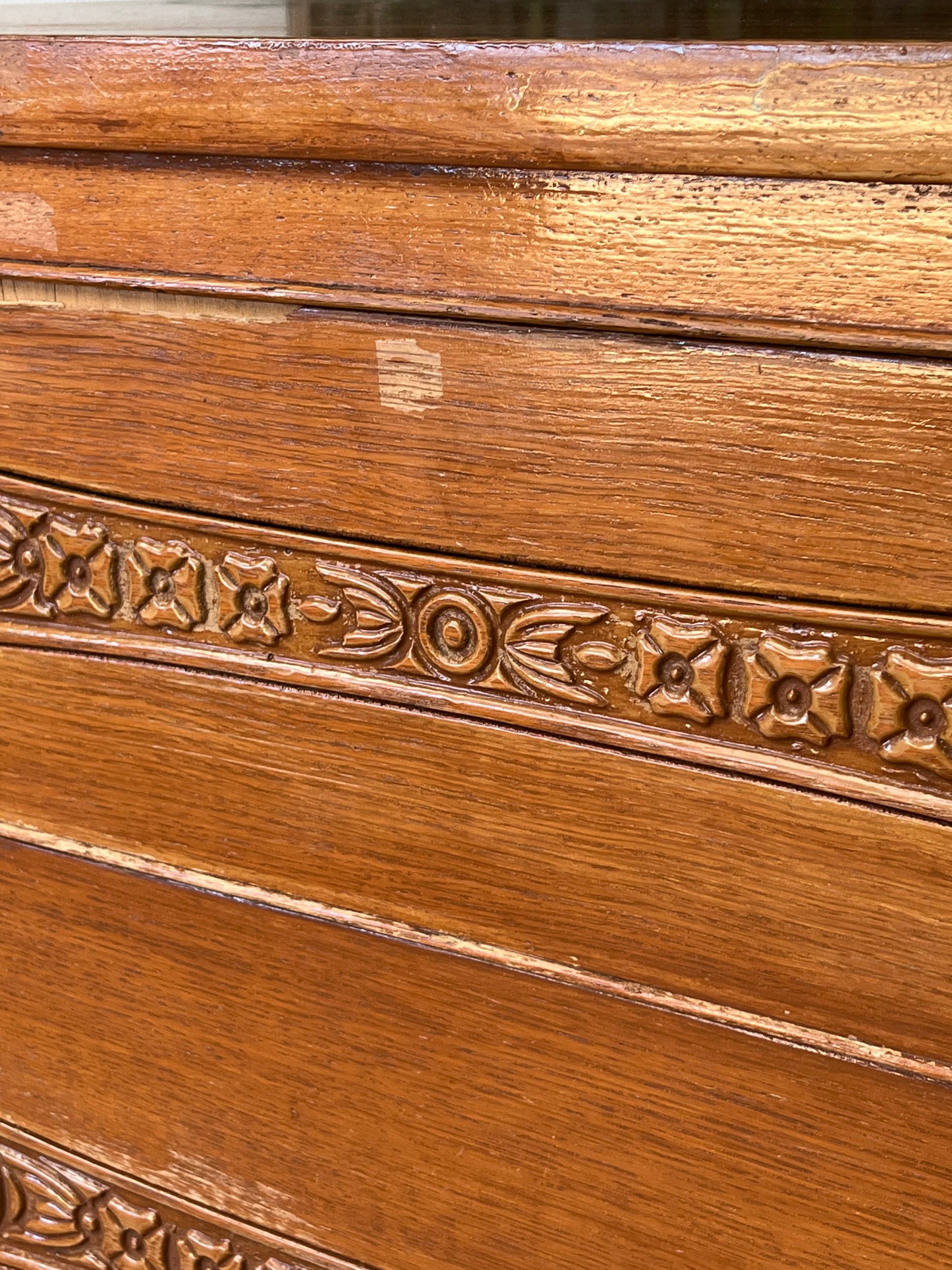 Rustic Style 4-Drawer Dresser