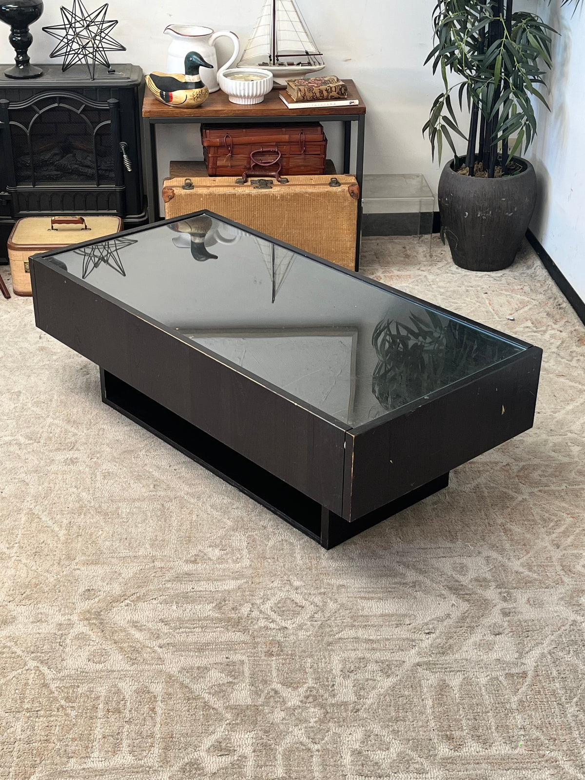 Modern Style Glasstop Coffee Table