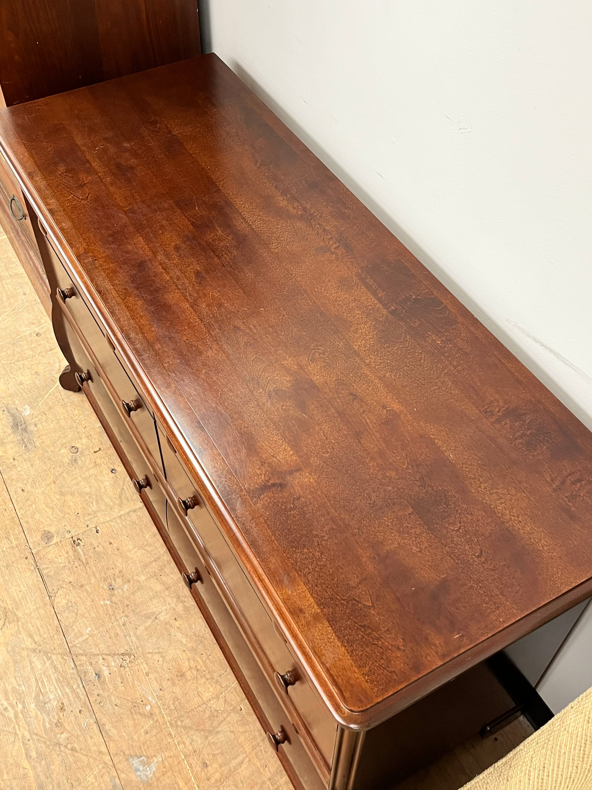 Traditional Style 6-Drawer Dresser