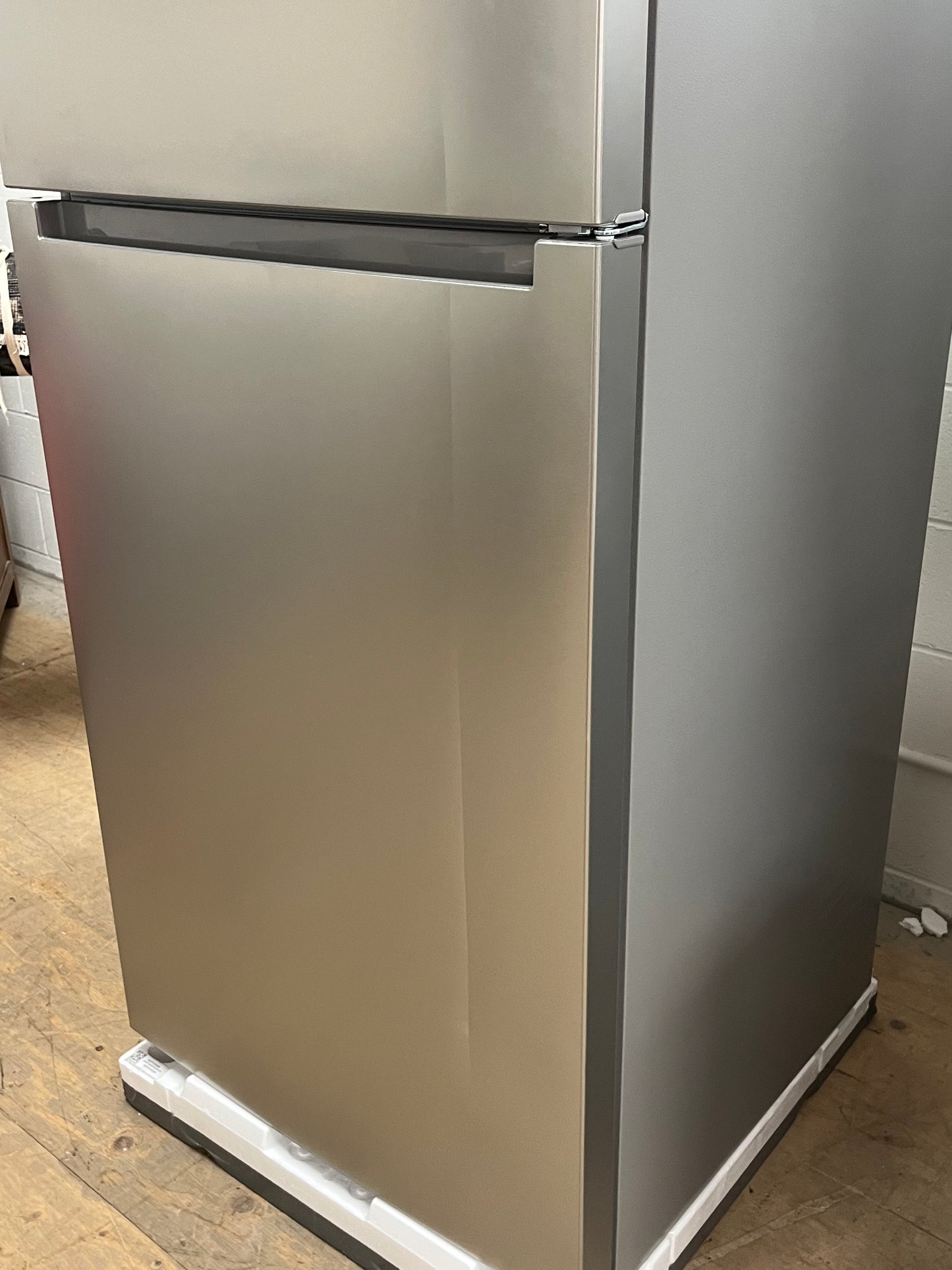 Seasons 18cu.ft. 30in. Refrigerator Stainless Steel - Front Dent