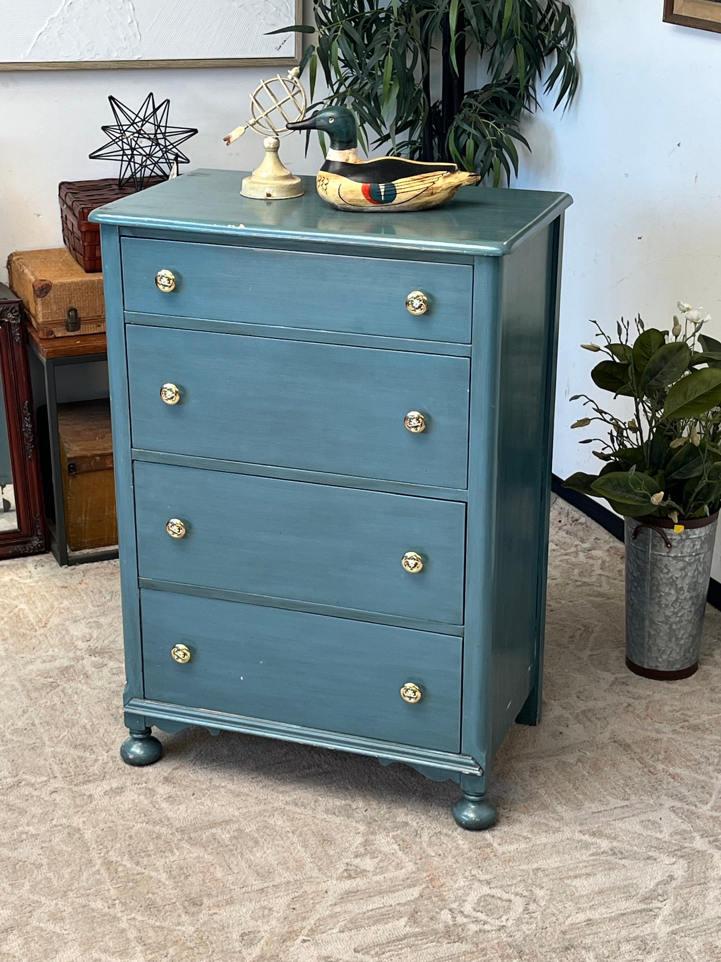 Traditional Style 4-Drawer Blue Dresser
