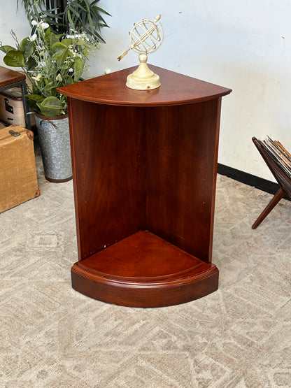 Bombay Company 32" Oval Bookshelf