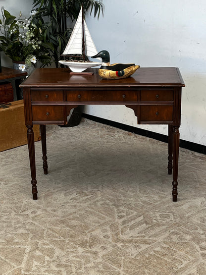 Traditional Style 5-Drawer Desk