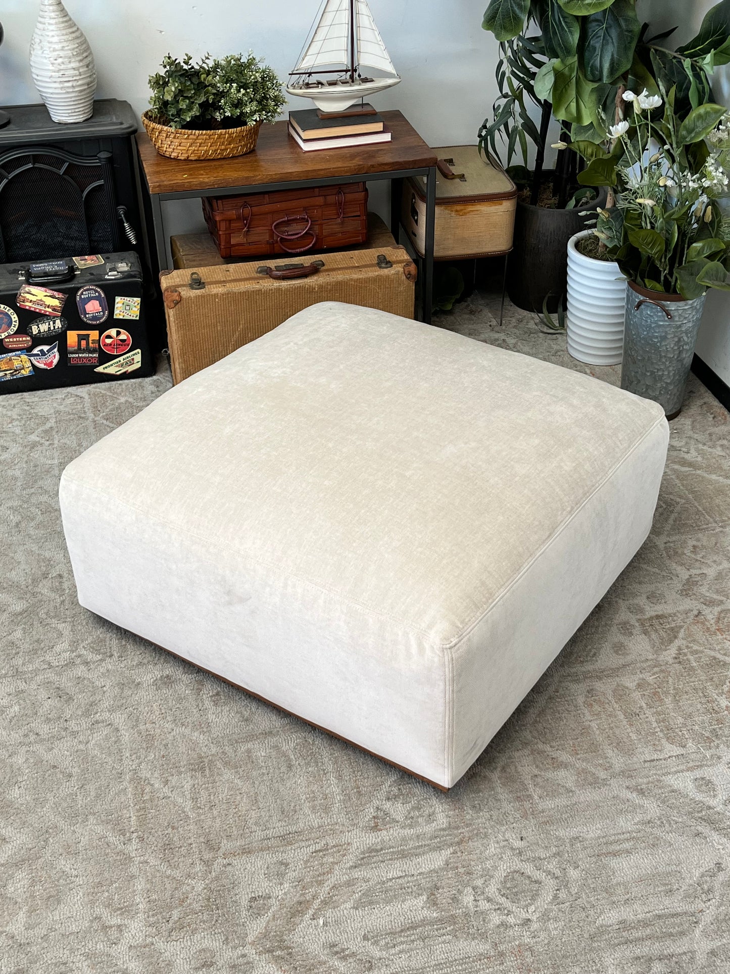 Modern 34" Linen Ottoman