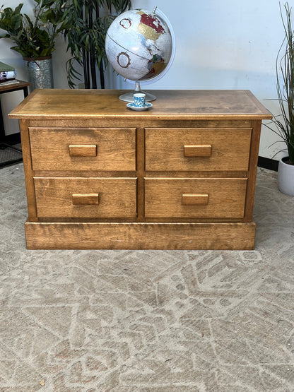 Traditional Style 4 Drawer Dresser