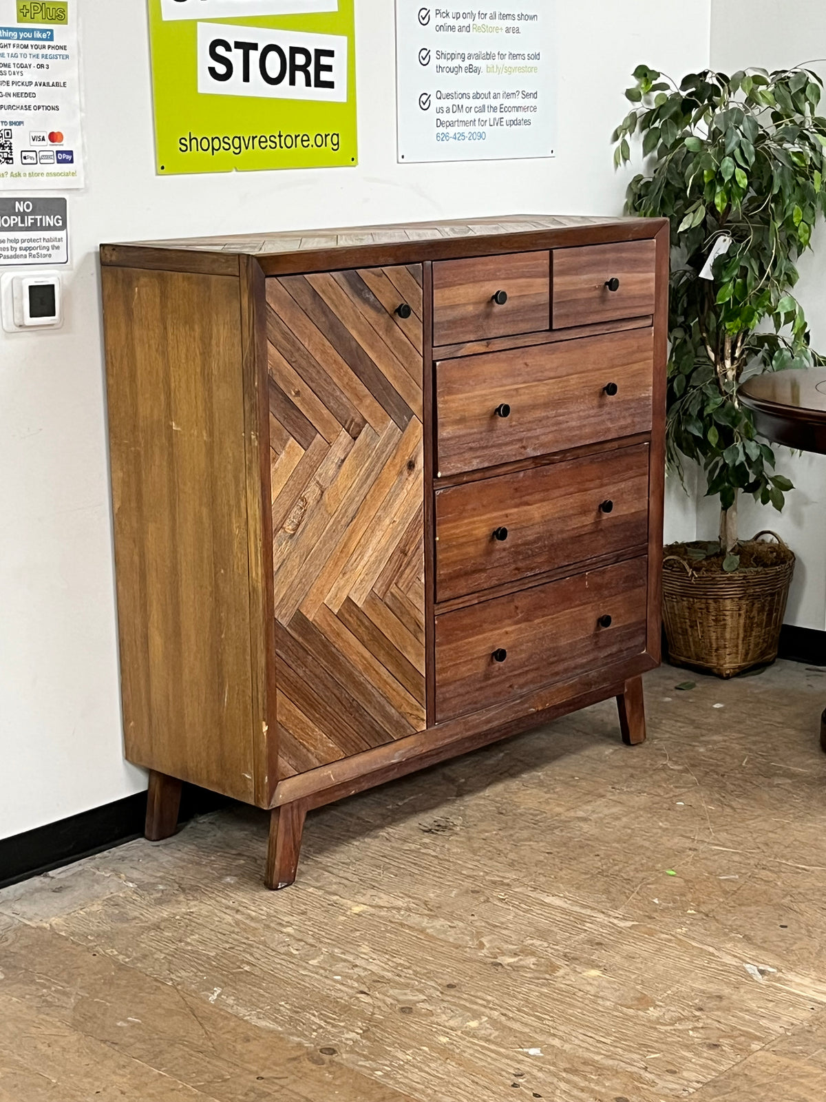 Mid Century Style 5 Drawer and 1 Door Wooden Dresser