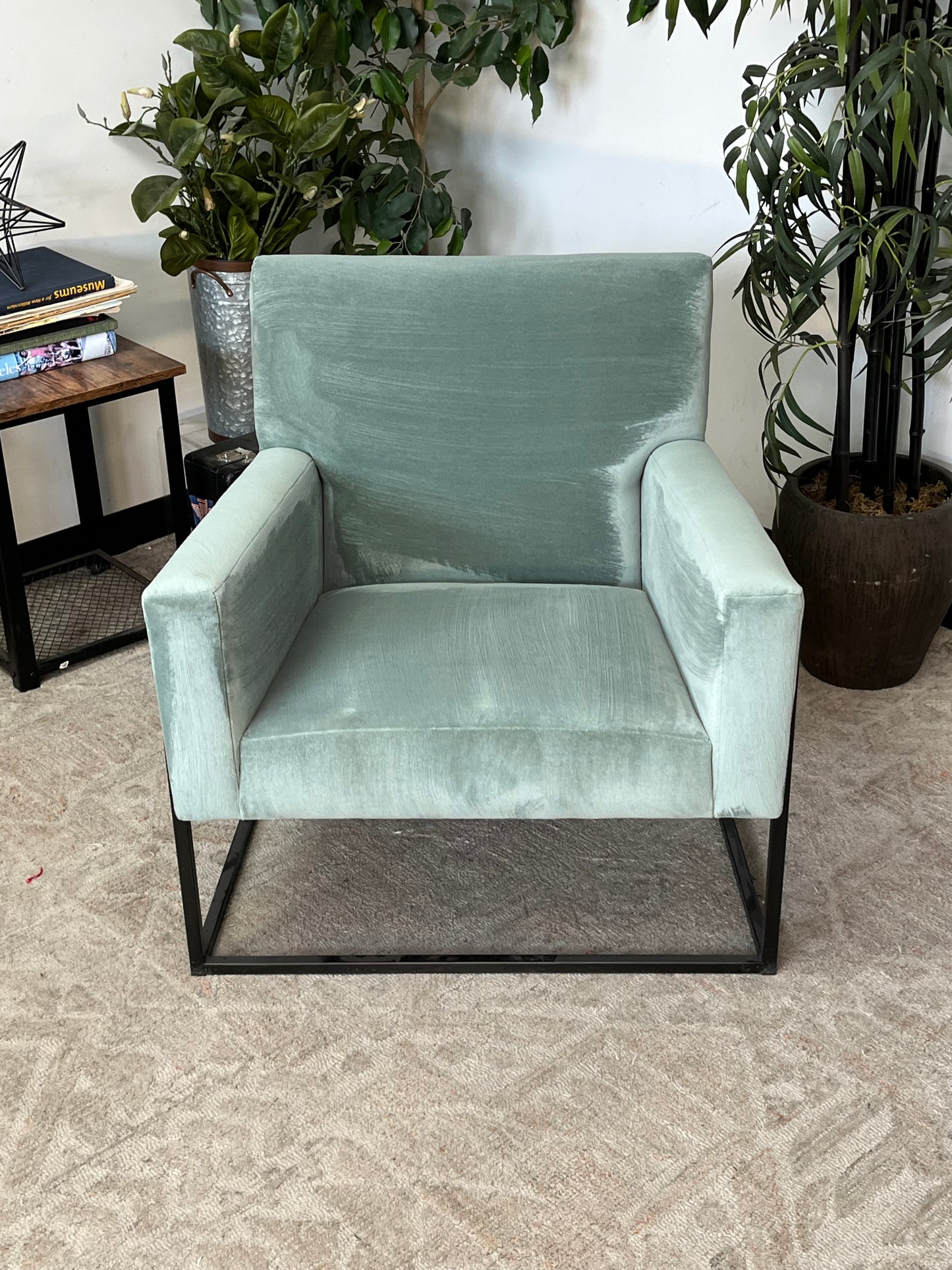 Modern Style Green Linen Armchair