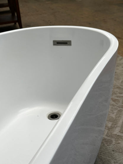 Modern Freestanding Fiberglass Bathtub