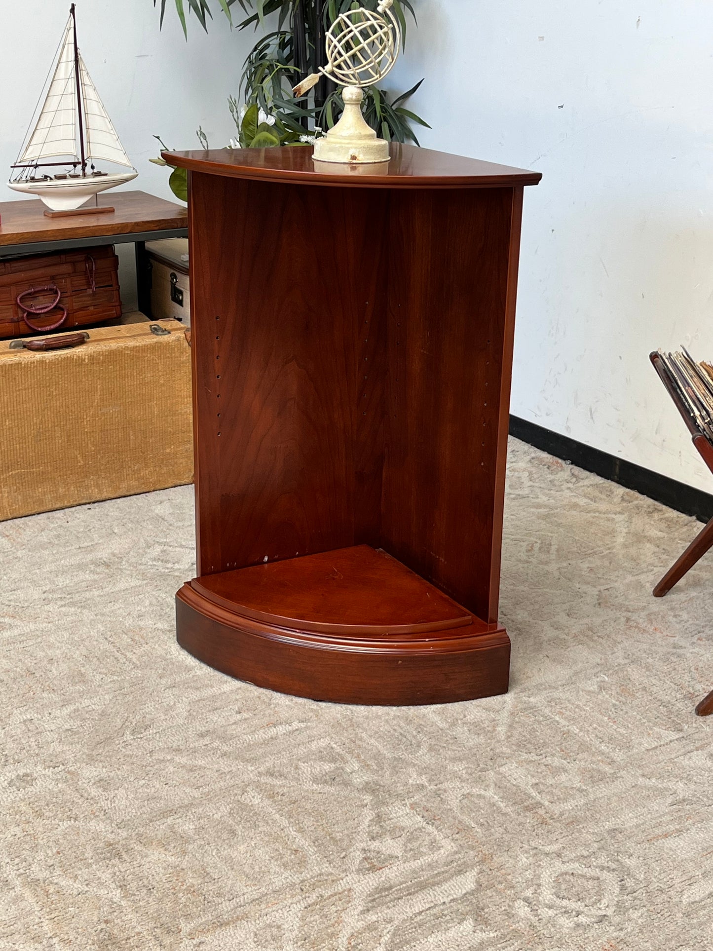 Bombay Company 32" Oval Bookshelf
