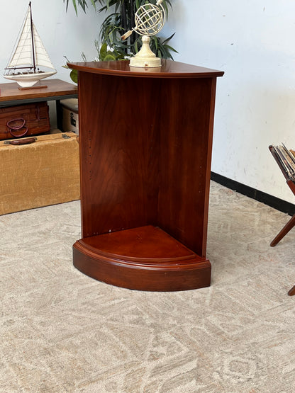 Bombay Company 32" Oval Bookshelf