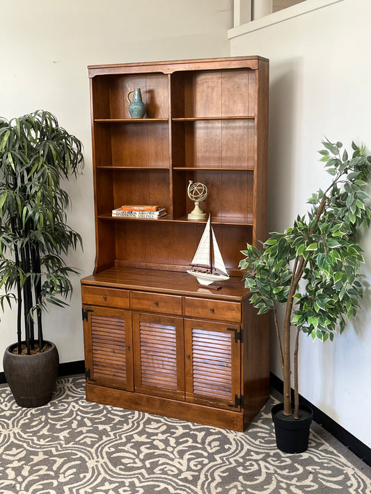 Ethan Allen 2-Piece Hutch With Doors