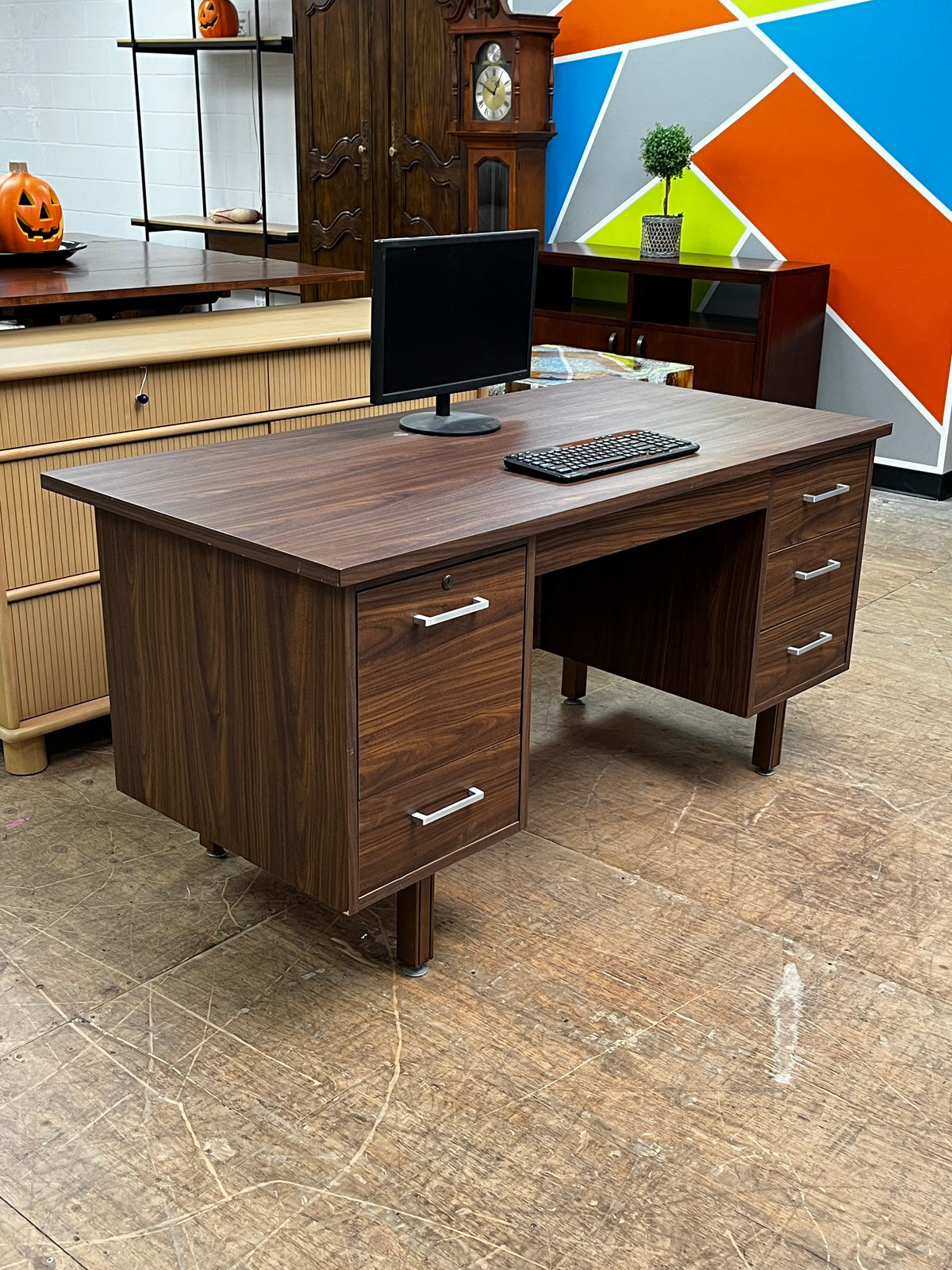 Traditional Style Office Desk