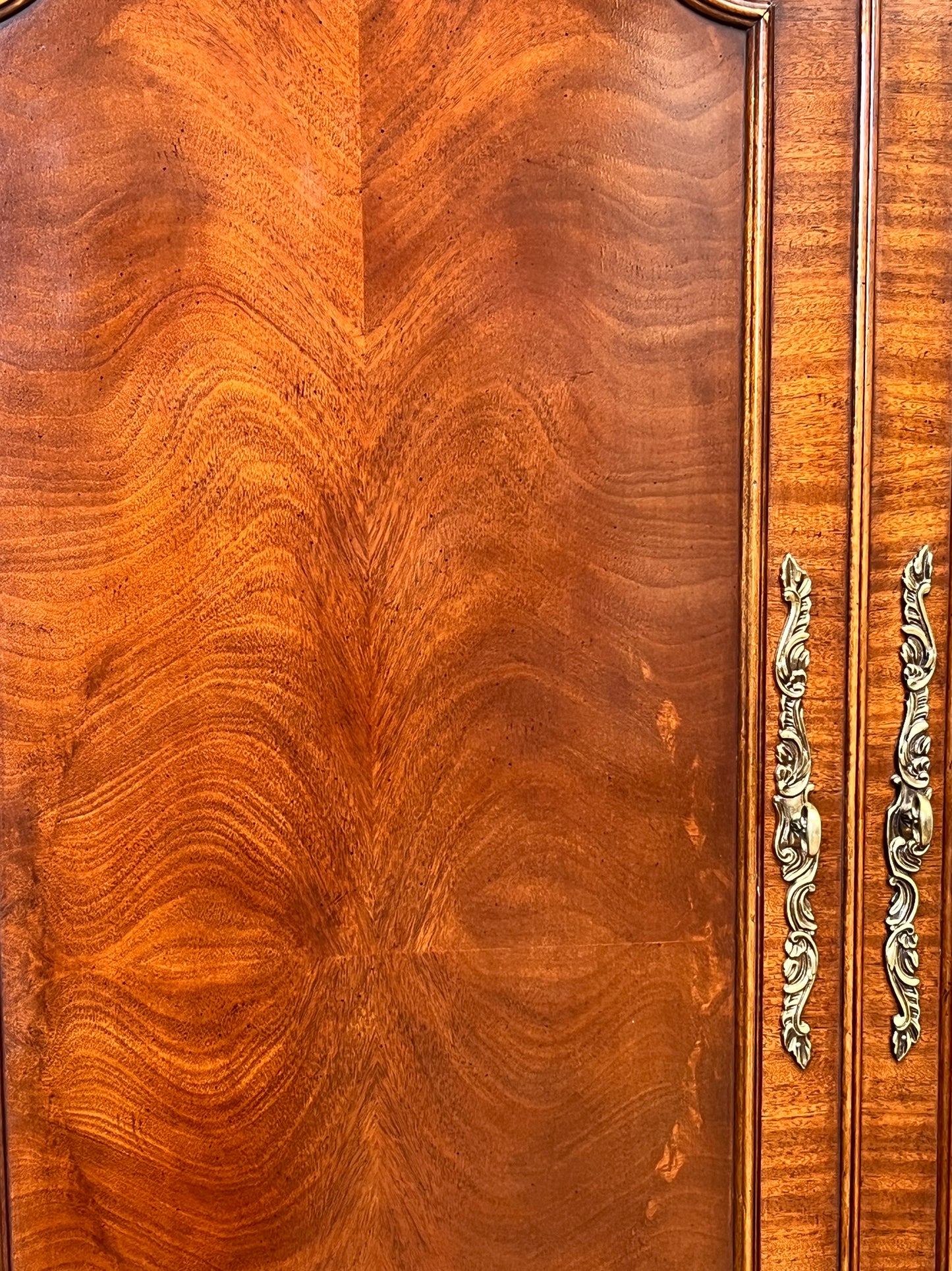 Drexel Vintage Traditional Devoncourt Armoire Wardrobe Closet
