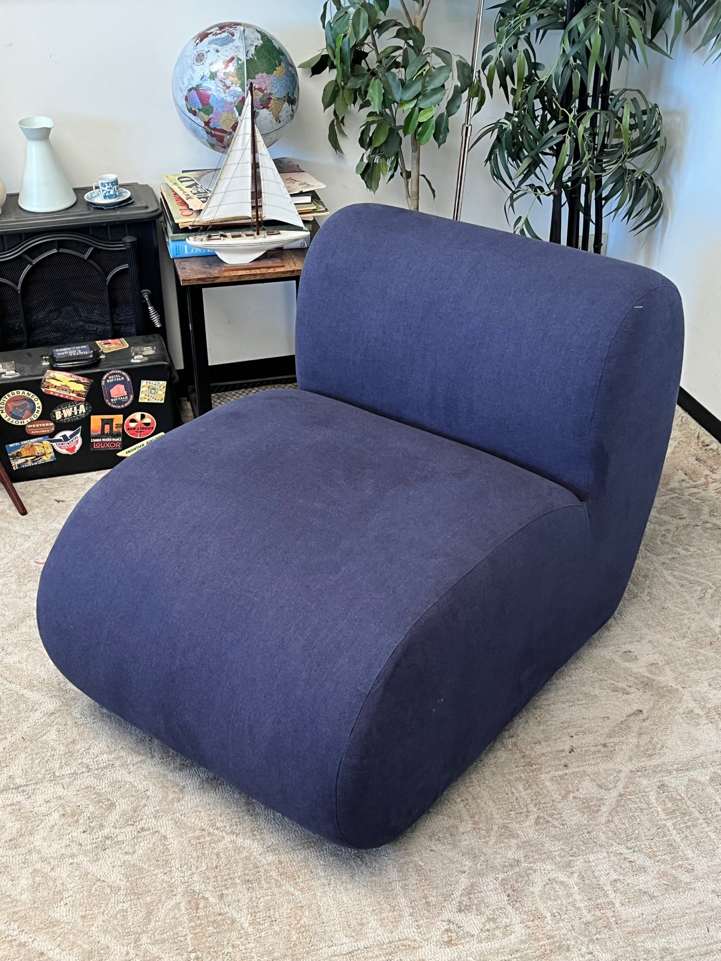 Armless Rounded Accent Chair