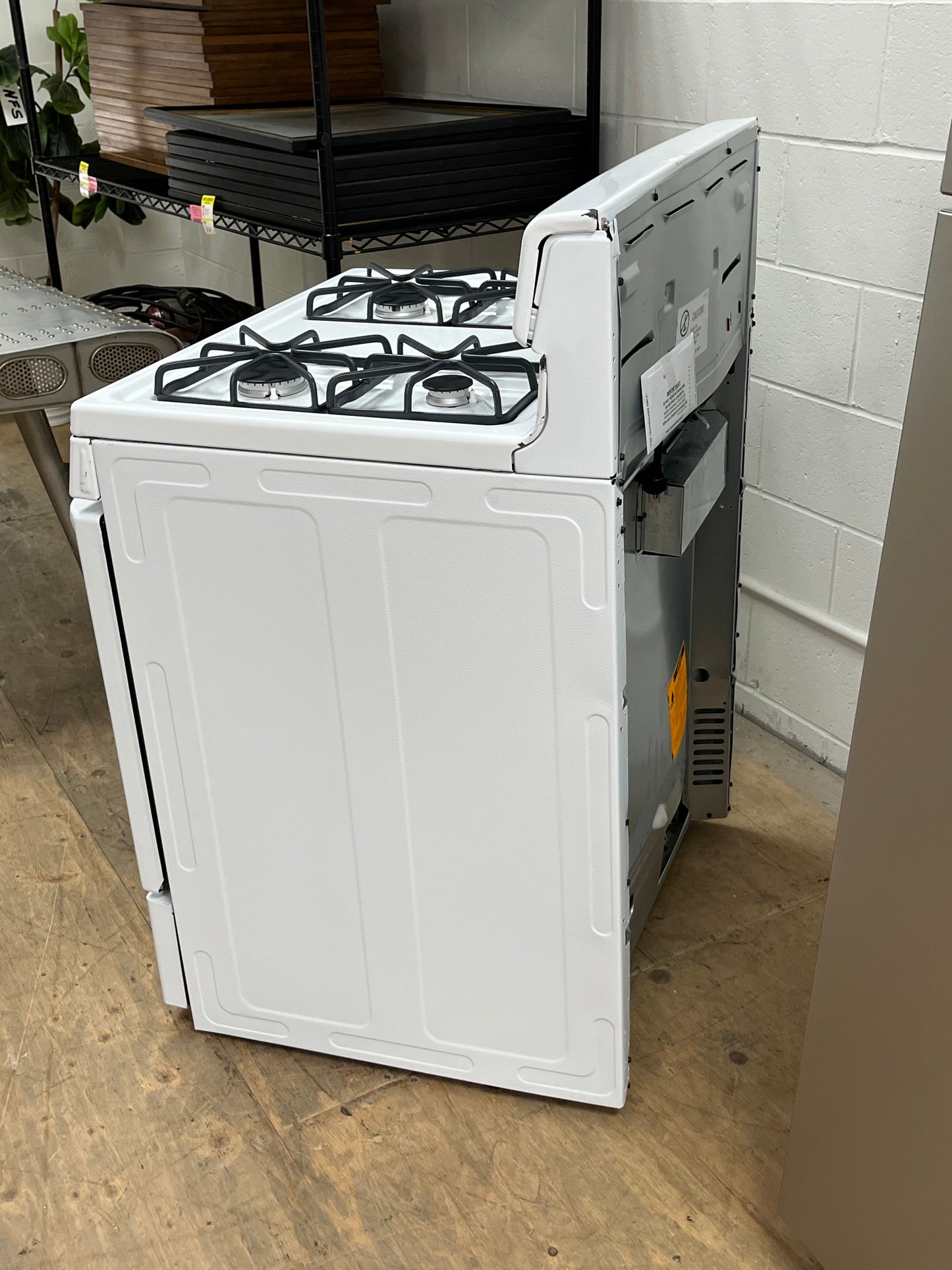 Hotpoint 4.8 Cu.ft Free-Standing 4 Burner Gas Range - Minor Dents