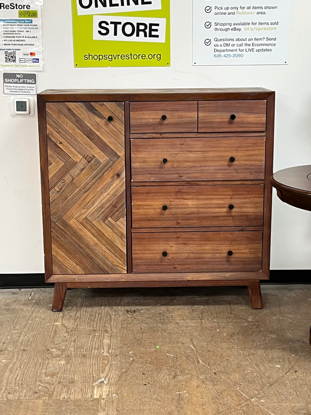 Mid Century Style 5 Drawer and 1 Door Wooden Dresser