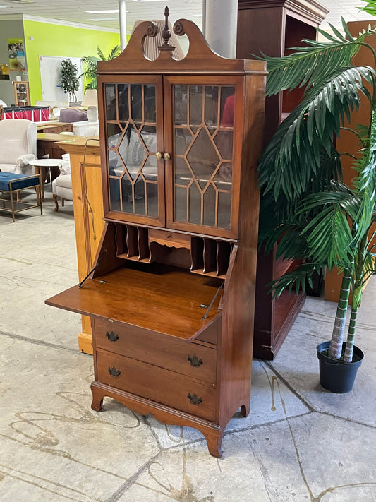 Traditional Style China Cabinet