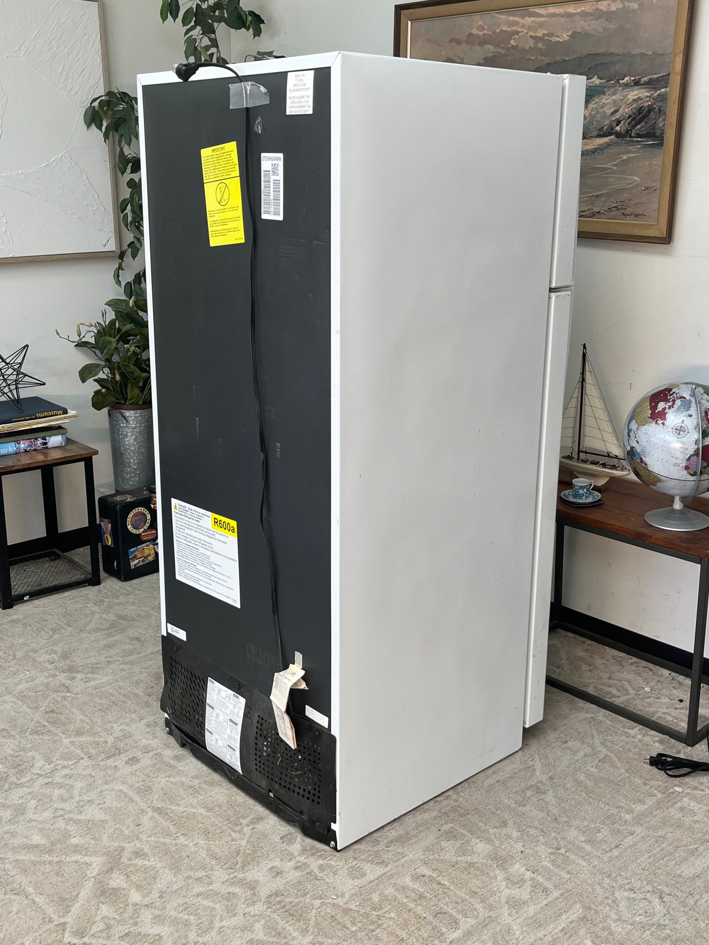 GE 17.5 cu. ft. Top Freezer Refrigerator in White