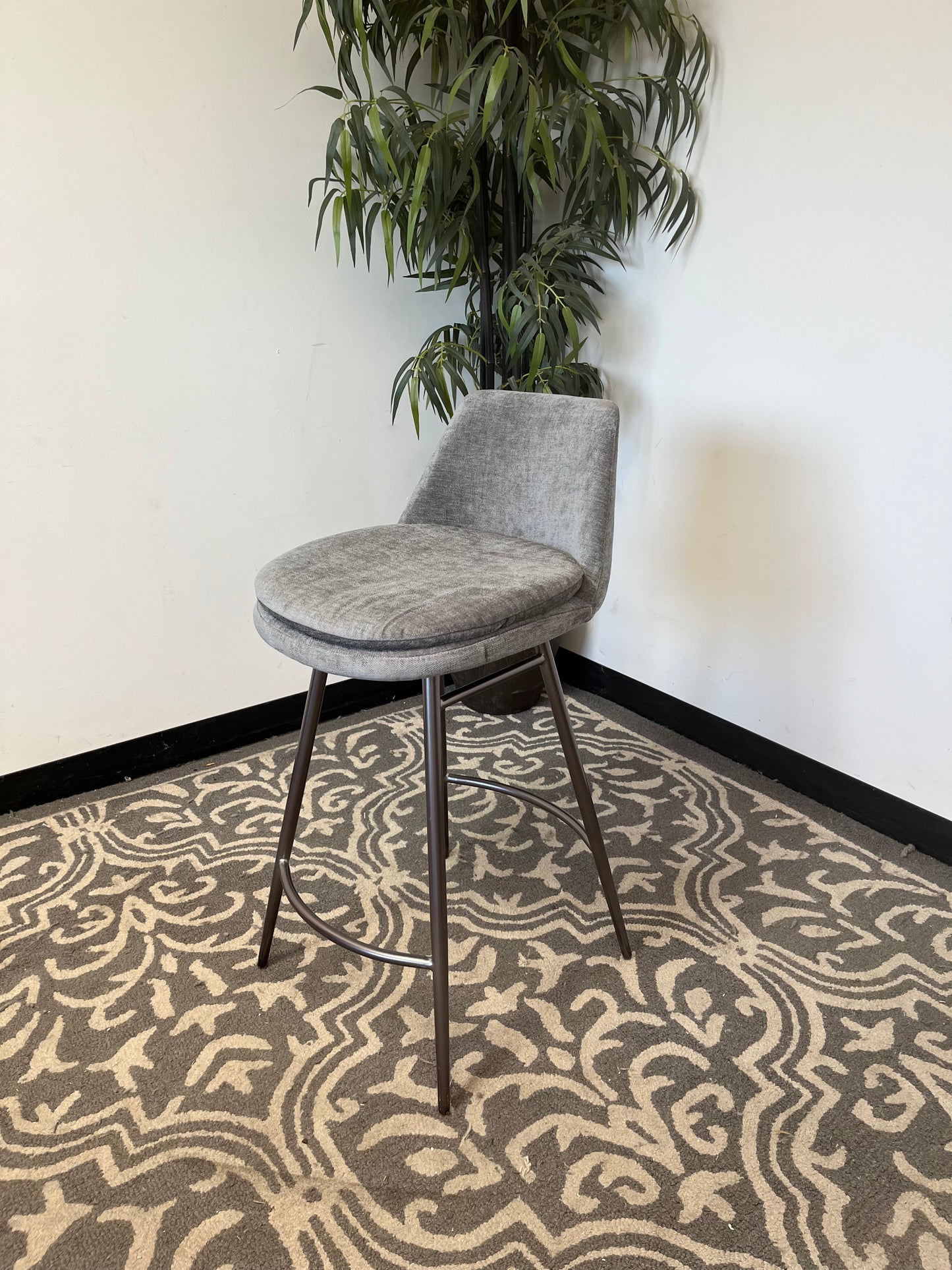 Contemporary Counter Stool With Footrest