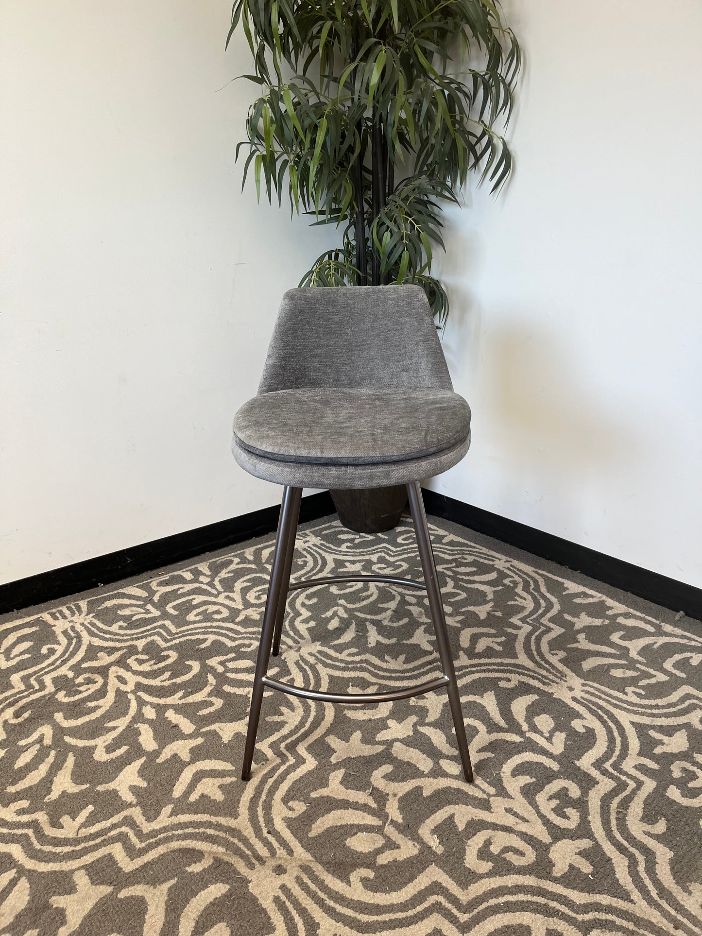 Contemporary Counter Stool With Footrest